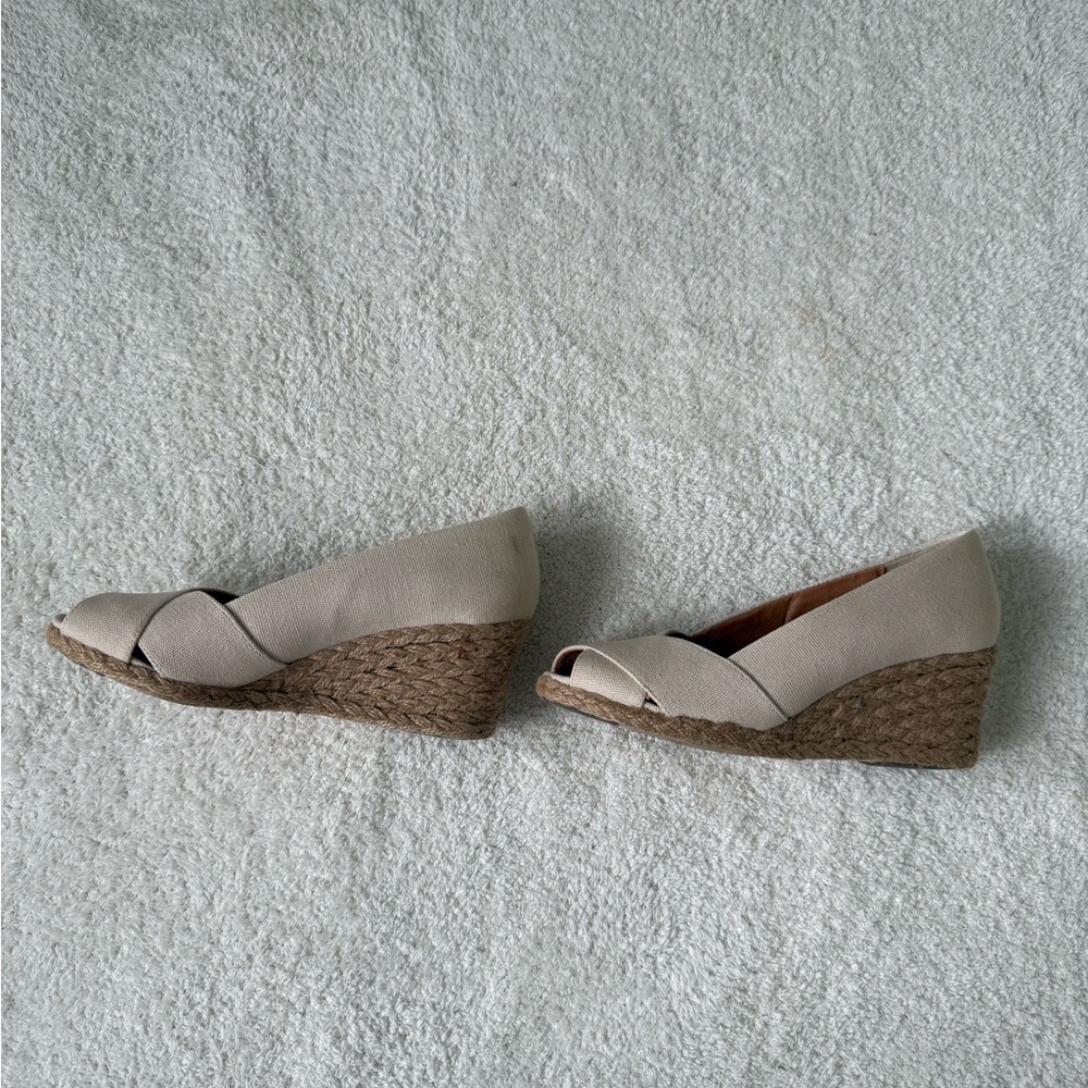 Adrienne Vittadini beige size 7 espadrille shoes - Picture 2 of 9